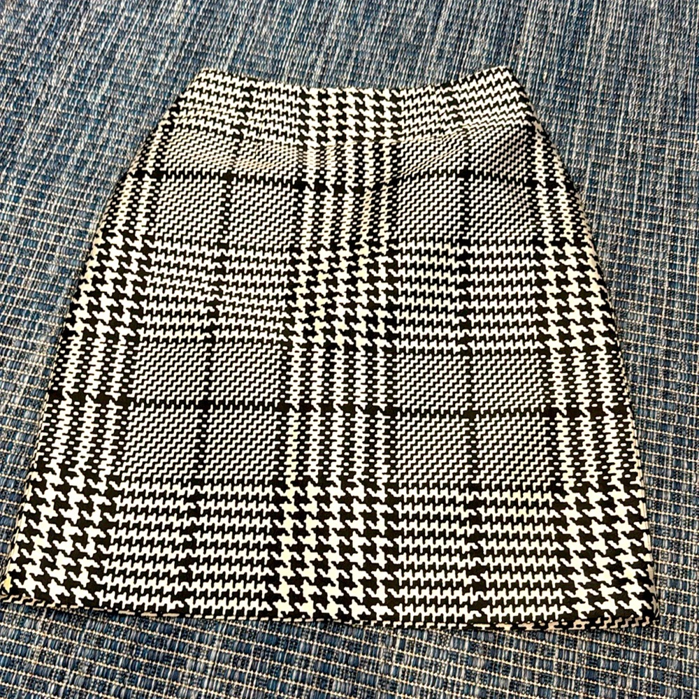 Houndstooth skirt